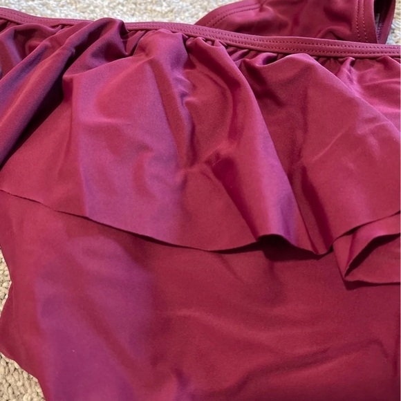 NWT Cabana Del Sol off the shoulder ruffle one piece swimsuit small - Picture 5 of 6